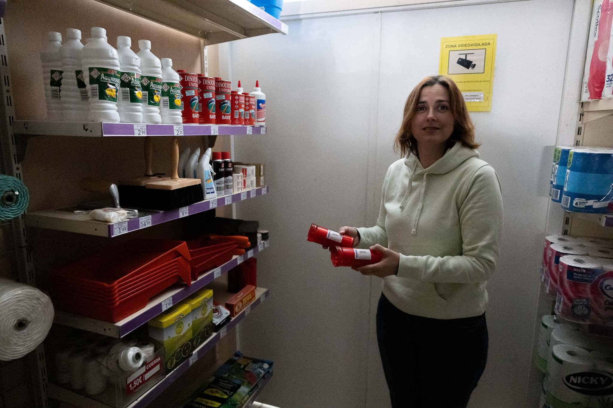 Las velas fueron otro de los productos más demandados por el miedo a que cayera la noche y la luz siguiera sin restablecerse.