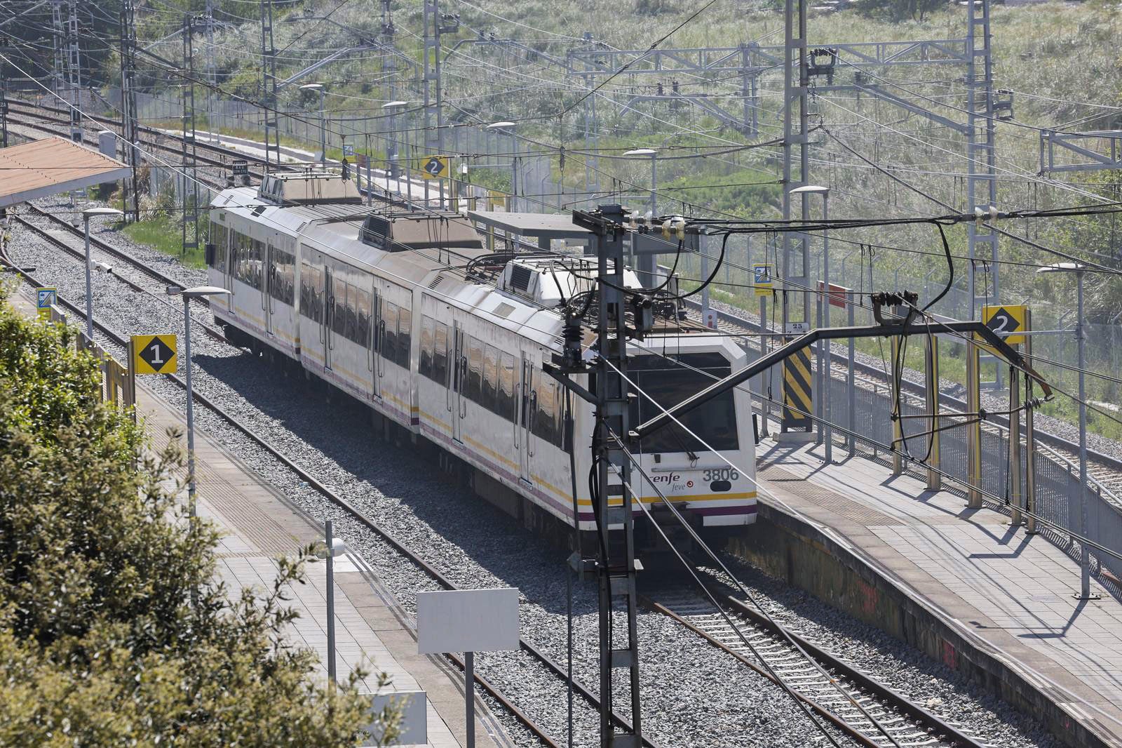 Algunos trenes han quedado detenidos en las vías ante el inesperado apagón.