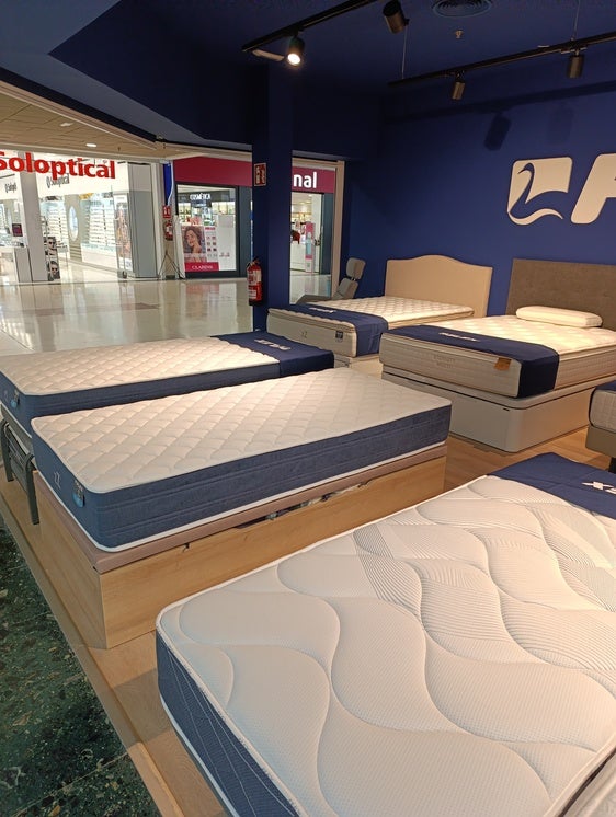Este nuevo concepto, «tienda azul», nace con la vocación de acercar el descanso premium a todos los públicos, poniendo especial énfasis en el asesoramiento personalizado.