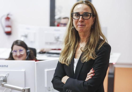 Mónica Escobedo, directora general de Seguridad, ayer, en la sede del 112 en Cazoña.