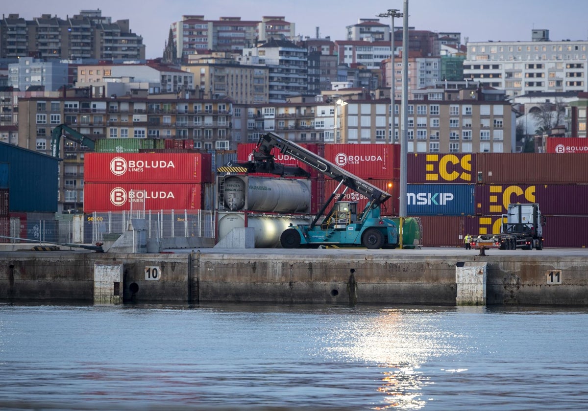 La ampliación de la terminal de Boluda del Puerto de Santander comenzará «en pocas semanas»