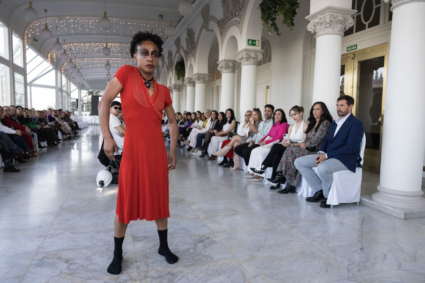 Monty Lima, en el desfile-espectaculo inaugural de la pasarela Moda Norte 2025, para la firma asturiana Tucarbón Joya. 
