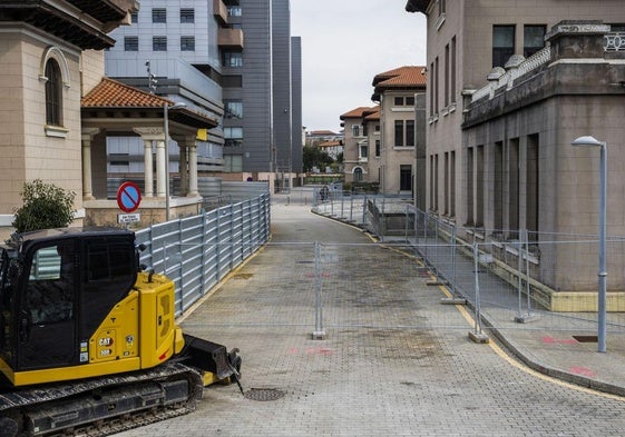 Acceso a la zona en la que está previsto el búnker de Valdecilla.