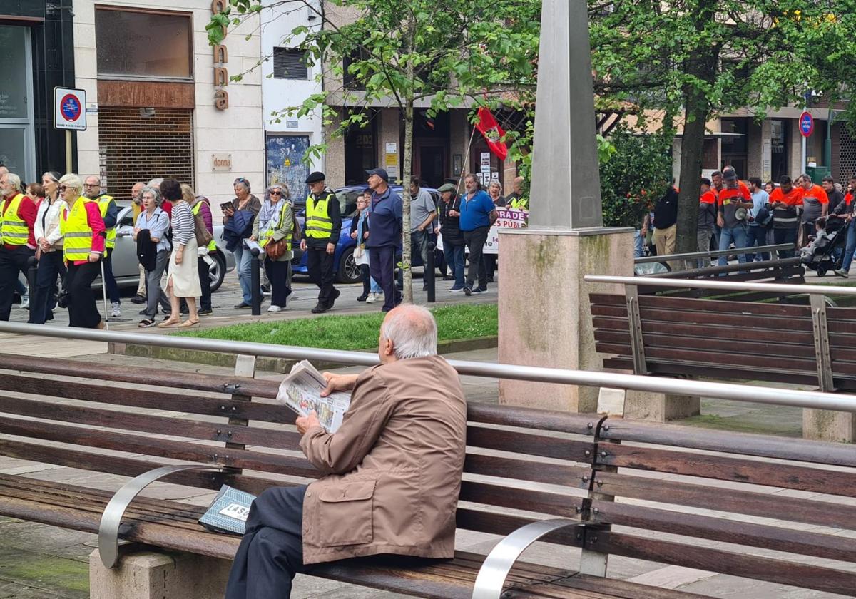 La marcha del 1 de mayo en Torrelavega, en imágenes