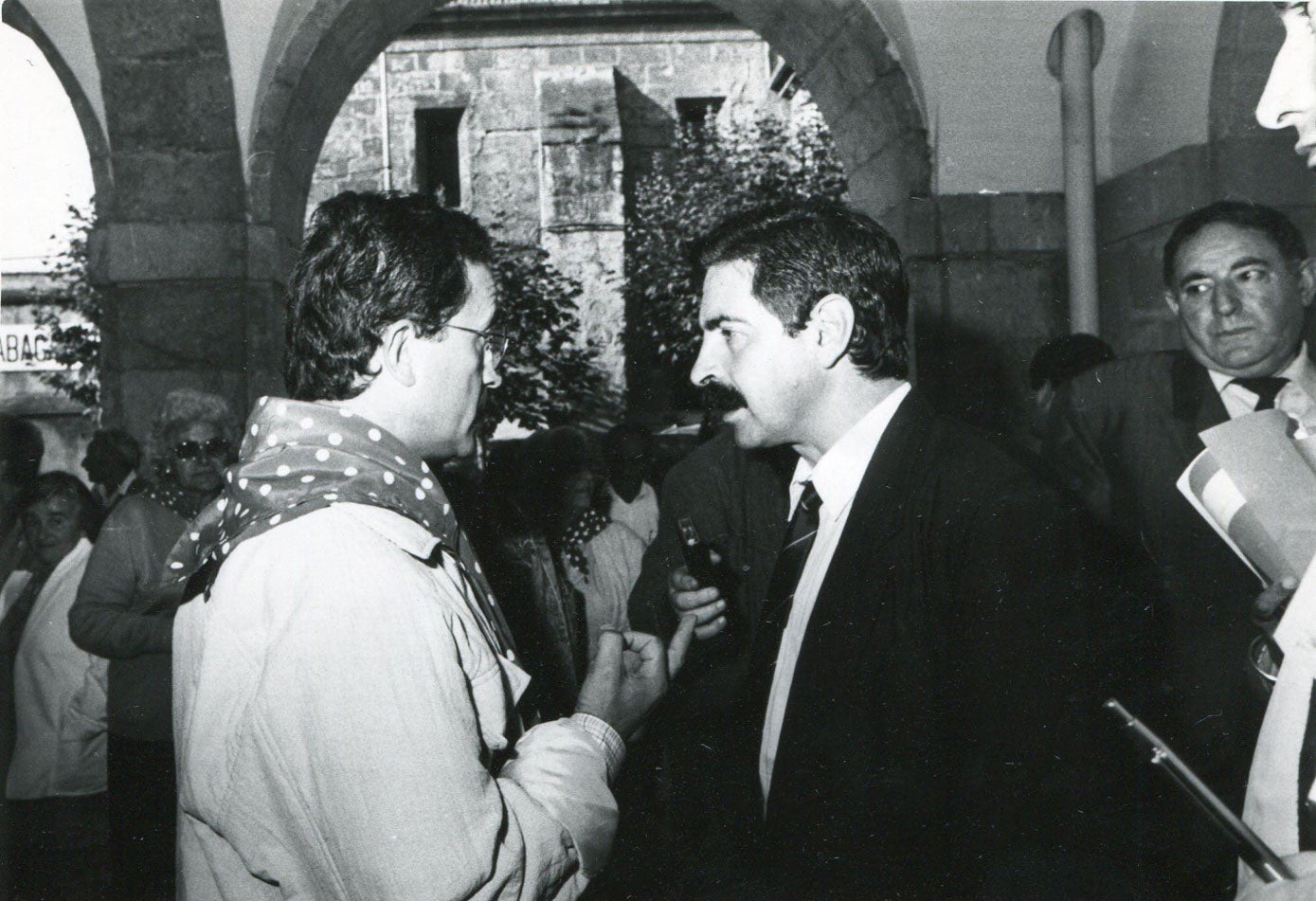 Miguel Ángel Revilla, hace 36 años (en 1989) con Adolfo Linares en la entonces Asamblea de Cantabria.