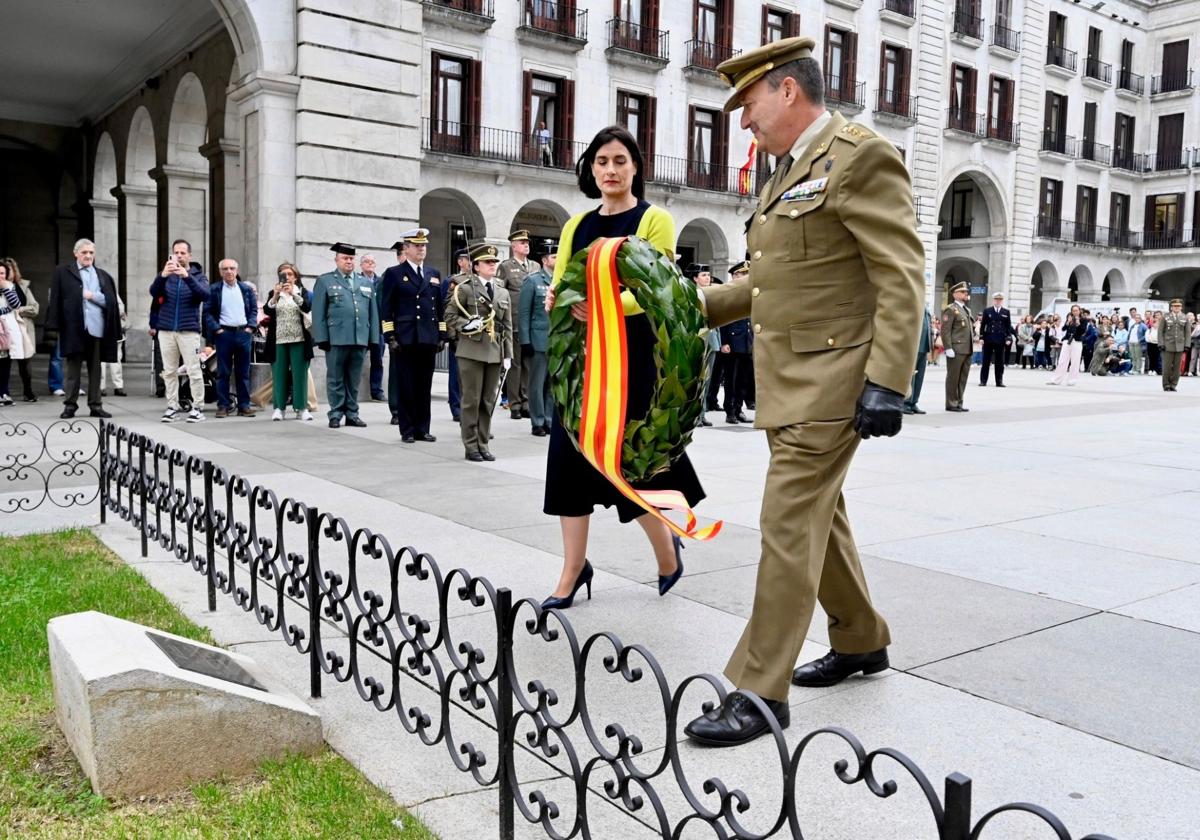 Santander conmemora el Dos de Mayo con la tradicional ofrenda floral ante la estatua de Pedro Velarde