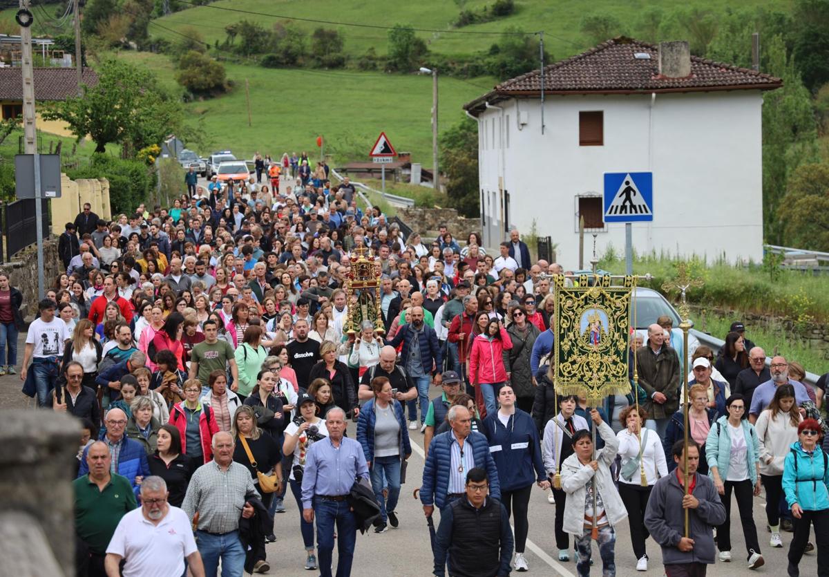 'La Santuca' salió en procesión por los pueblos de Liébana