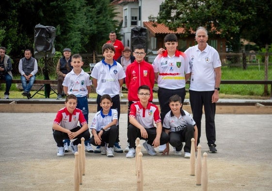 En el estreno de la bolera jugaron los seleccionados alevines y benjamines de Cantabria.