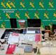 Imagen principal - Desmantelado un piso de venta de cocaína en Muriedas en una operación con seis detenidos