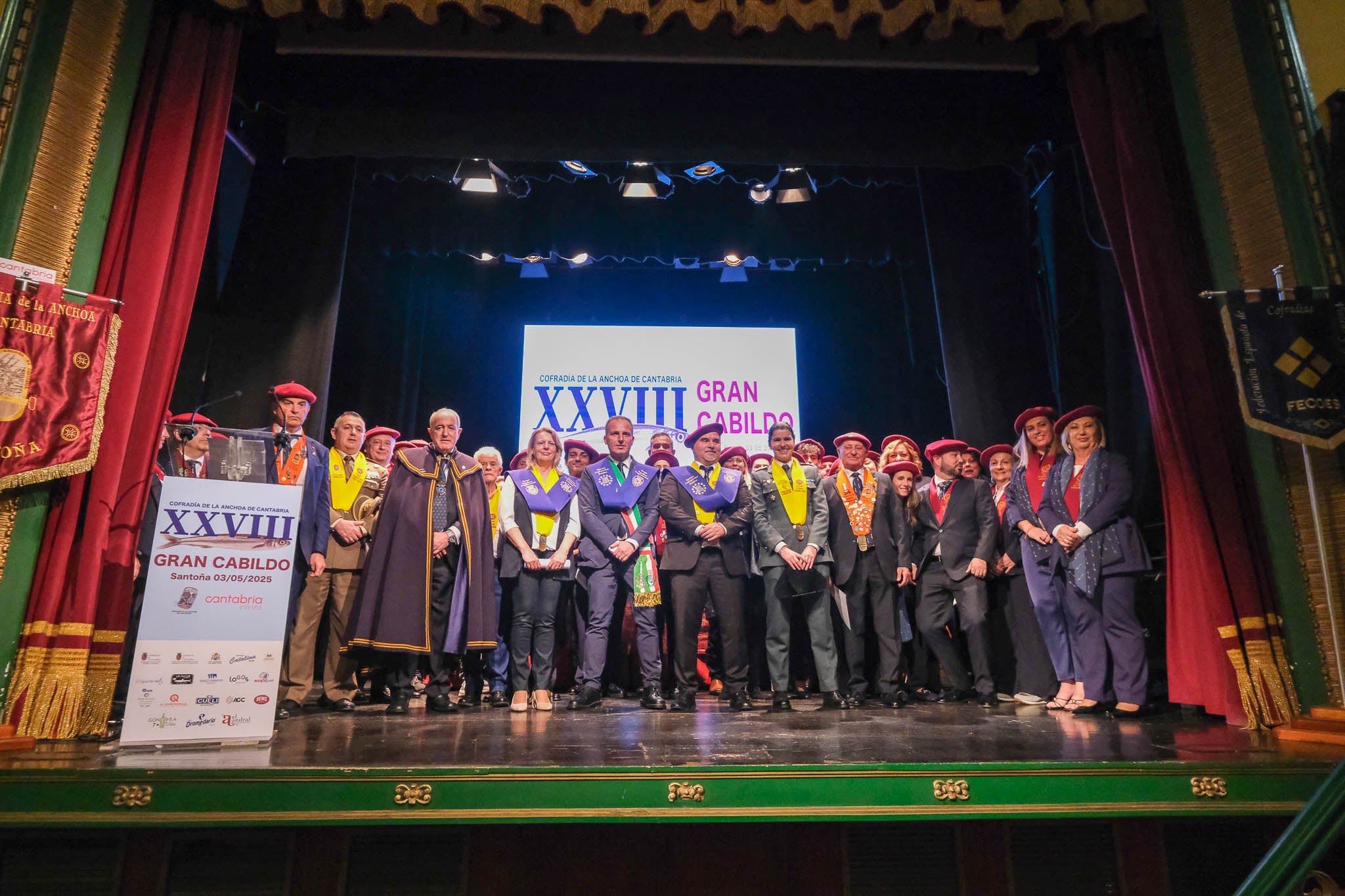 Foto de Familia de los distinguidos en el Gran Cabildo de la Cofradía de la Anchoa.