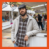 David Uclés en la Feria del Libro de Torrelavega donde presentó su novela.