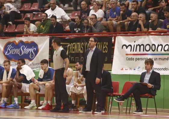 Lolo Encinas, en el partido ante el Gipuzkoa en el Trueba.