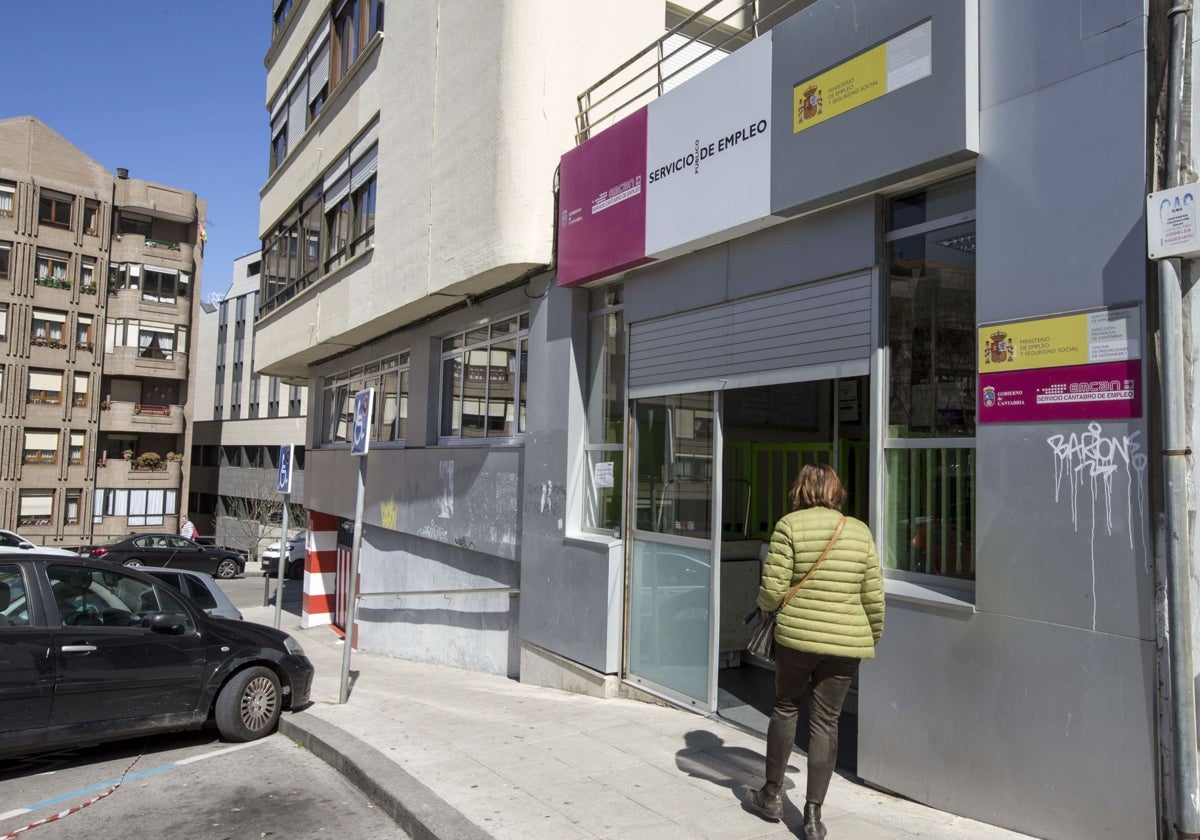 Cantabria creó en abril 3.113 empleos y encadena tres meses de descenso del paro