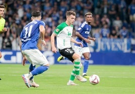 Íñigo Vicente, en el partido de la primera vuelta en el Tartiere.