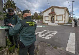 LA guardia Civil acordona la zona y la vivienda de Milagros y su hijo Rubén.