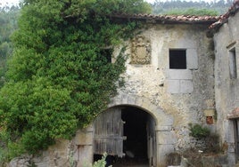 La casona fue construida por el escultor Francisco de Vivero y Xado y es de propiedad privada.