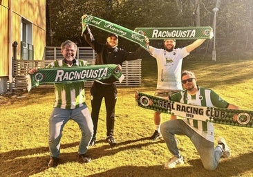 José Raimundo, a la izquierda, junto a su hijo Nicolás y sus amigos Hampus y Affe, que viajarán desde Suecia a Santander con la esperanza de ver al Racing.