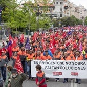 Trabajadores de Brigestone de Puente San Miguel en la manifestación del pasado Primero de Mayo en Santander.