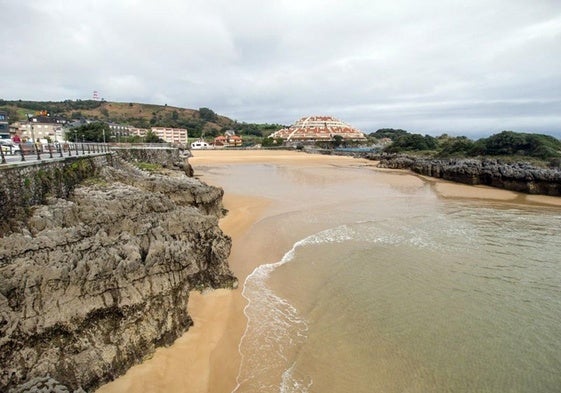 Playa de El Sable, en Arnuero.