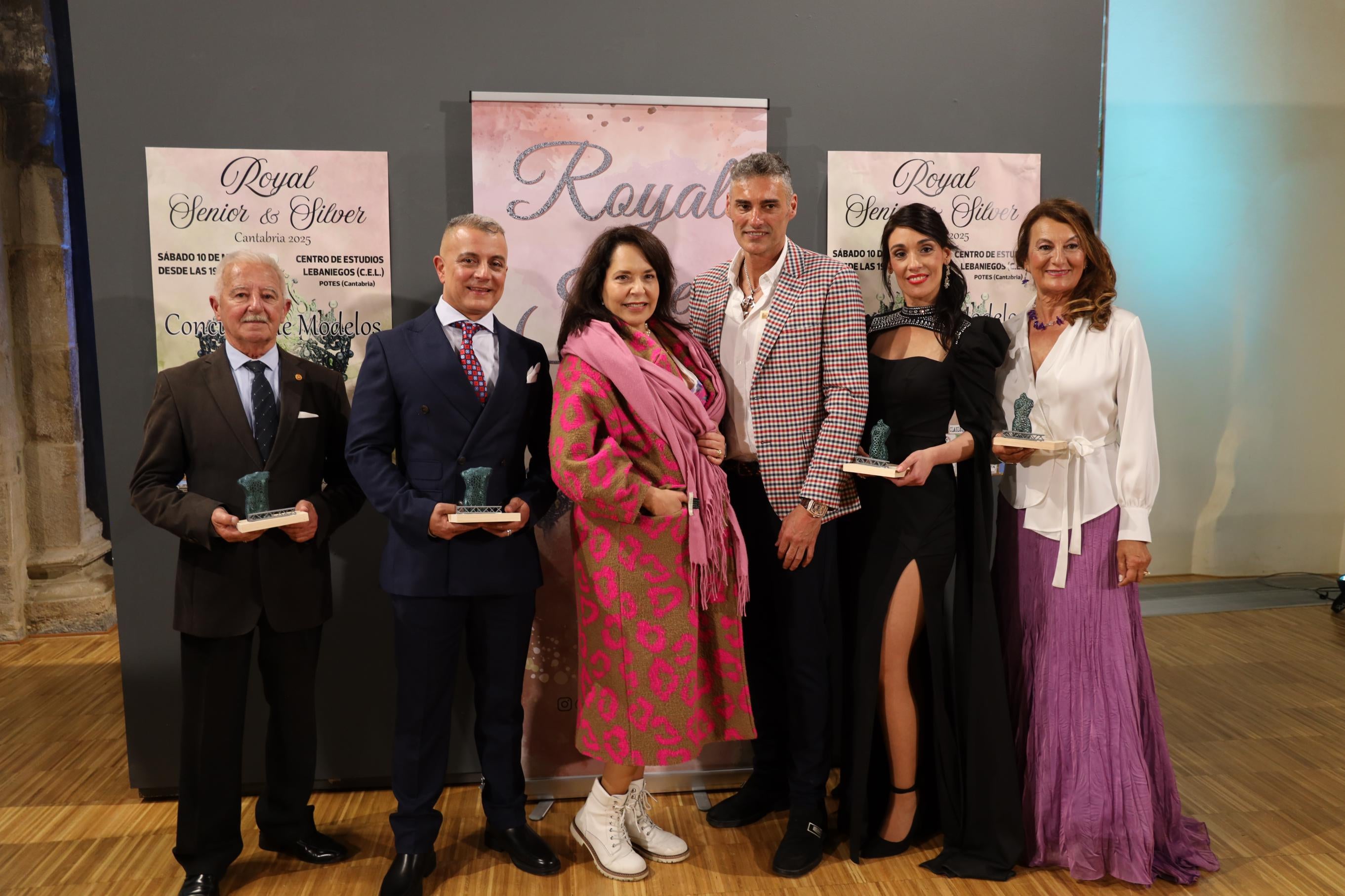 Agustín de Lozar y Lourdes Iglesias junto a los cuatro ganadores