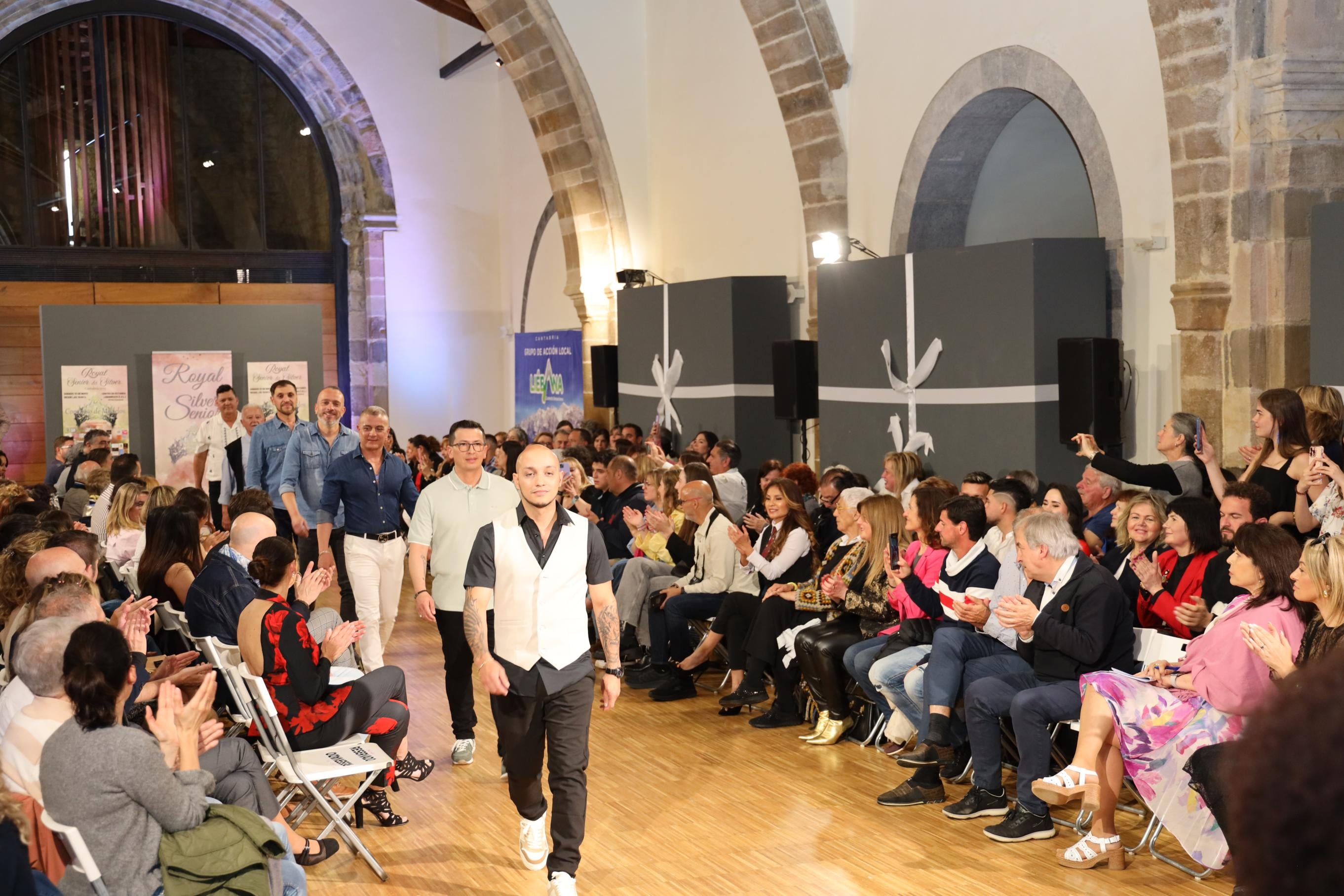 Modelos masculinos durante el desfile