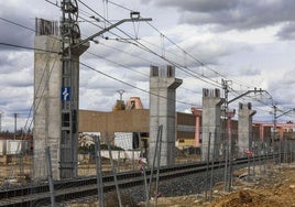 Las obras paralizadas del Salto del Carnero, en el tramo de 1,7 kilómetros del AVE en Palencia.