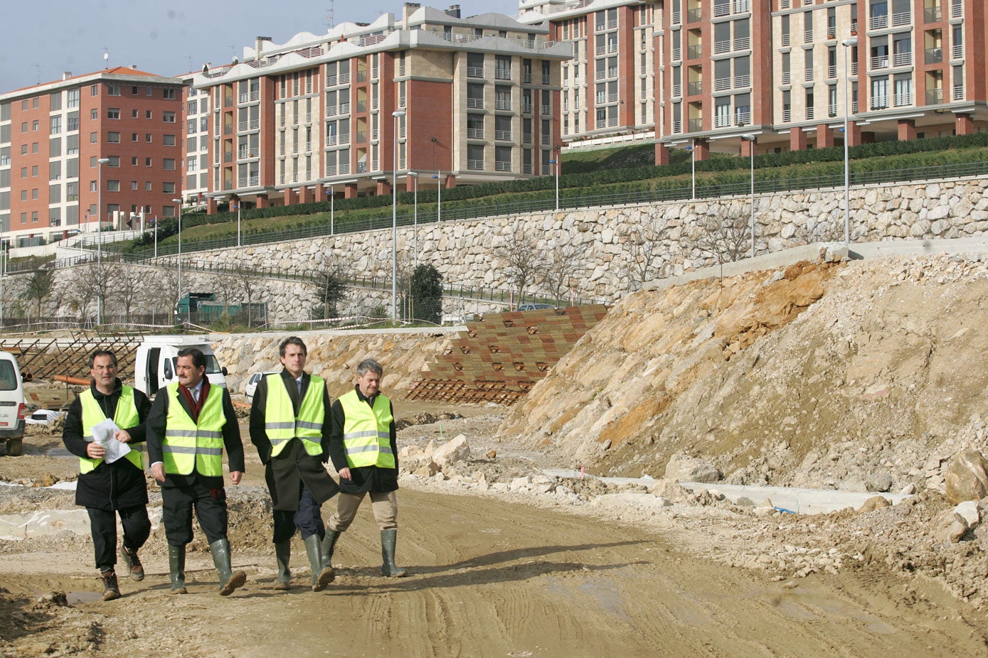 Gonzalo Piñeiro era el alcalde durante las obras e inauguración del Parque de las Llamas e Íñigo de la Serna era el candidato a la Alcaldía, que ganó en las elecciones de mayo de 2007.