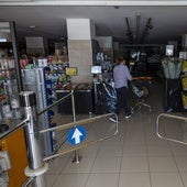 Cadena de supermercados, durante el apagón de cinco horas en Cantabria el pasado 28 de abril.