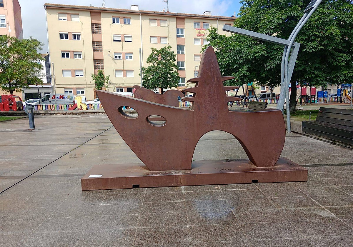 Una de las esculturas que se exhiben ya en el parque del Palacio de Manzanedo.