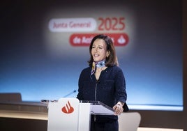 Ana Botín, presidenta de Banco Santander, en la Junta de Accionistas de abril.