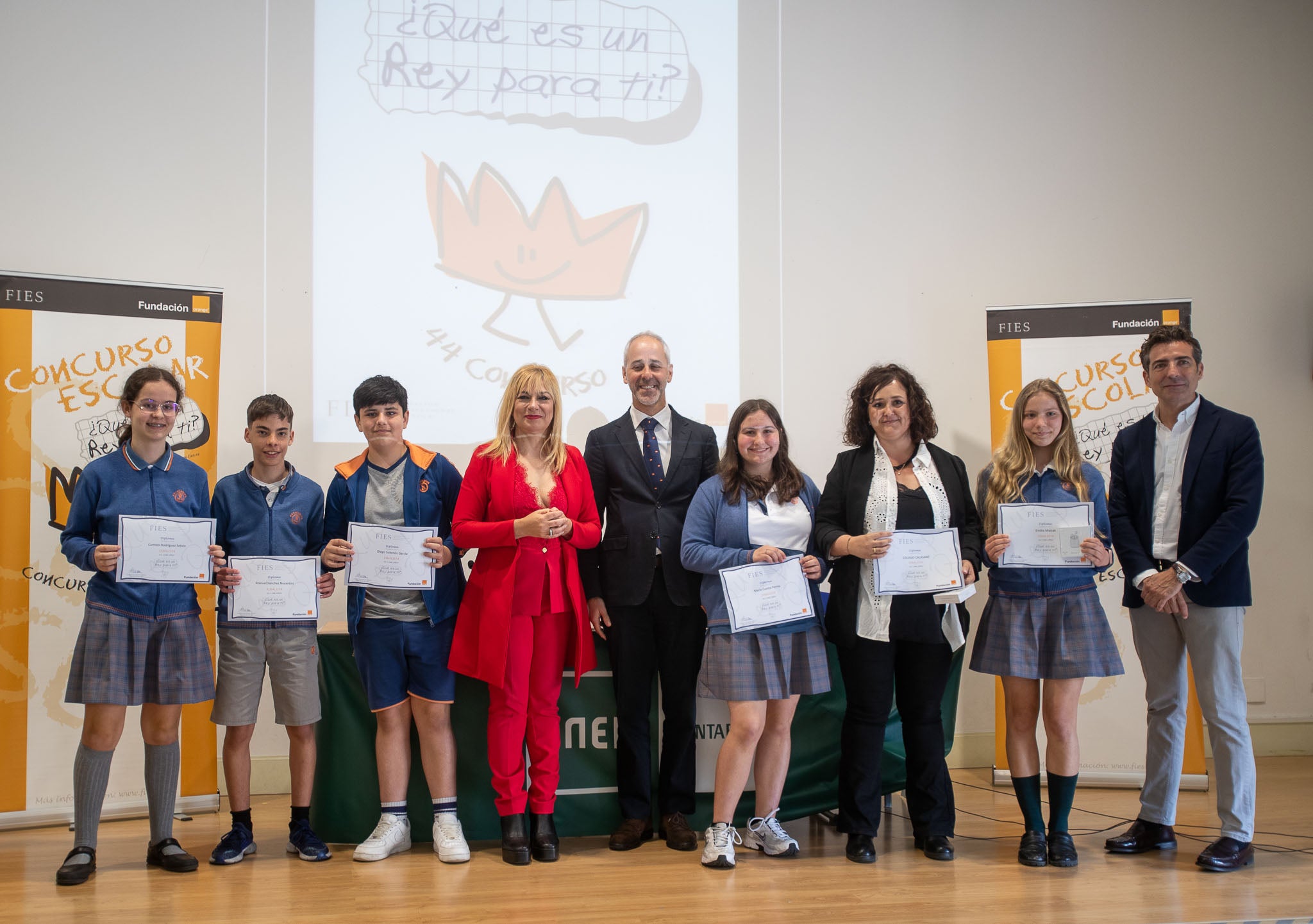 En Cantabria este año han participado alumnos de 3º de Primaria a 2º de la ESO. En esta imagen posan los representantes del Colegio Calasanz de Santander que han resultado finalistas. 