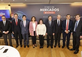 De izquierda a derecha, Íñigo Noriega, director de El Diario Montañés, Roberto García Borbolla, director de Relaciones Institucionales de Banco Santander Cantabria, Gerardo Puerta, director de Asset Allocation Research, Beatriz Tejero, economista del Área de Mercados de Banco Santander, Begoña Martínez, directora de Mercados Cantabria de Banco Santander, Jordi Guasch, director de Mercados España de Banco Santander, Luis Revenga, presidente de El Diario Montañés, Juan José González, director comercio de Empresas e Instituciones de la Territorial de Cantabria y Asturias de Banco Santander e Ignacio Pérez, director general de El Diario Montañés