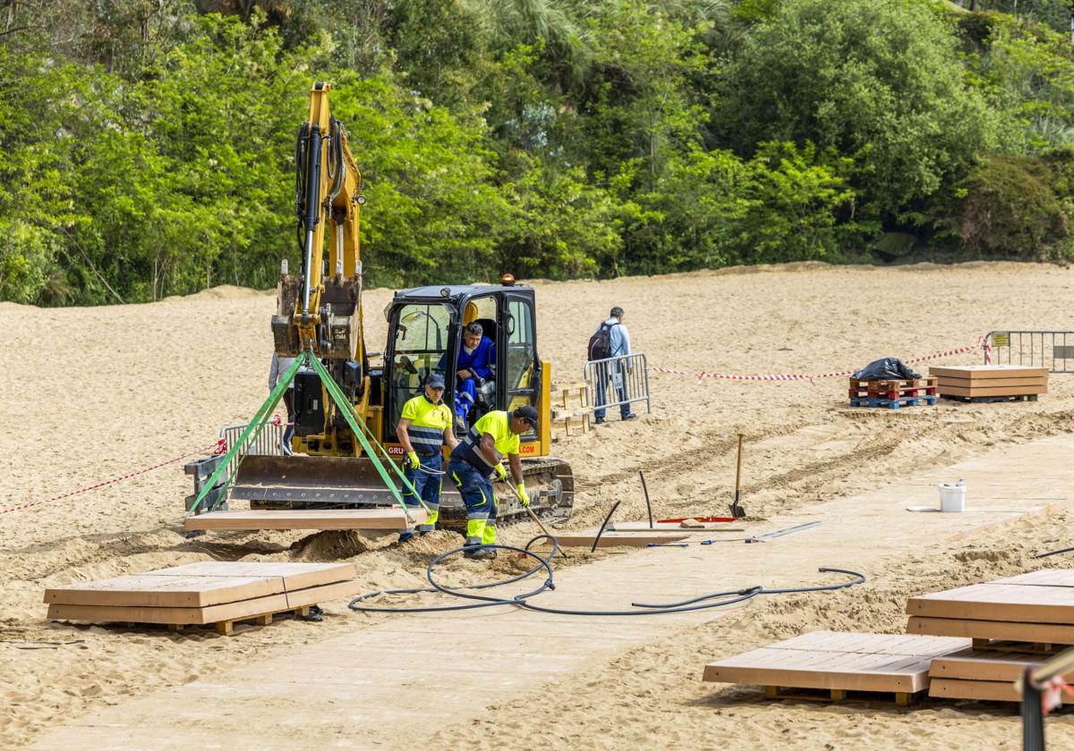 Santander inicia la renovación de todas las pasarelas de sus playas urbanas