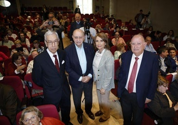 Félix Pascual, Jorge Fernández Díaz, Elsa Martí Barceló y Román Martínez del Cerro, ayer, en Santander.
