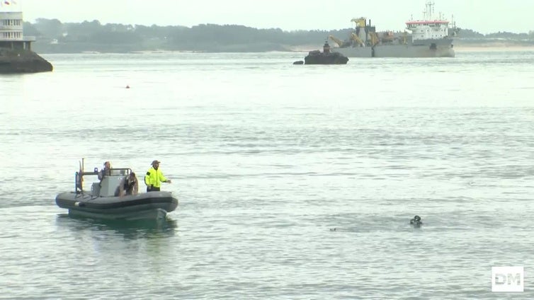 Entrenamiento de la Armada en la bahía de Santander