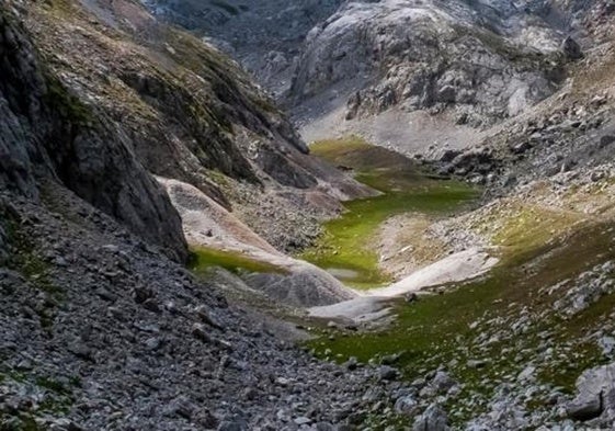 El agua del lago de Ándara desapareció a principios del siglo pasado por las fisuras que provocó una voladura minera.