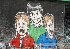 El tifo de la discordia, mostrado antes del partido contra el Oviedo del pasado domingo.