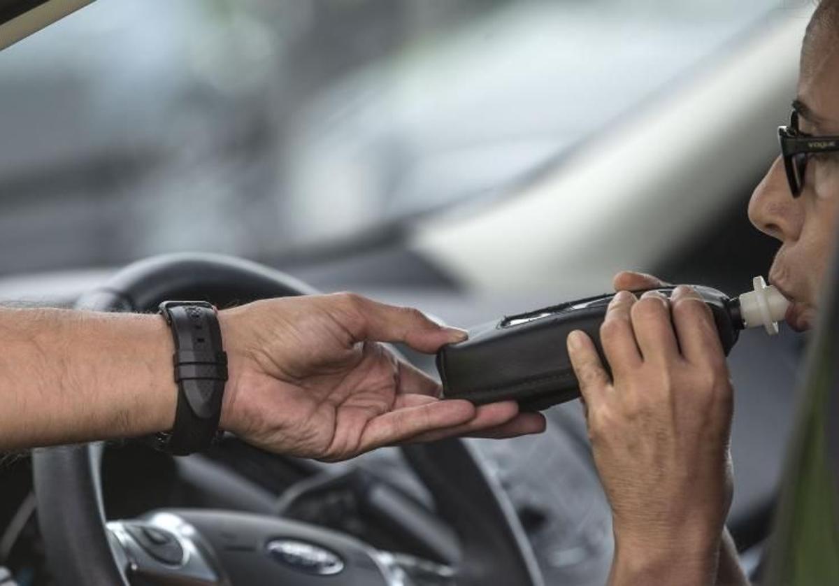 Catorce conductores dieron positivo en alcohol y uno en estupefacientes durante la Feria de Abril de Ampuero