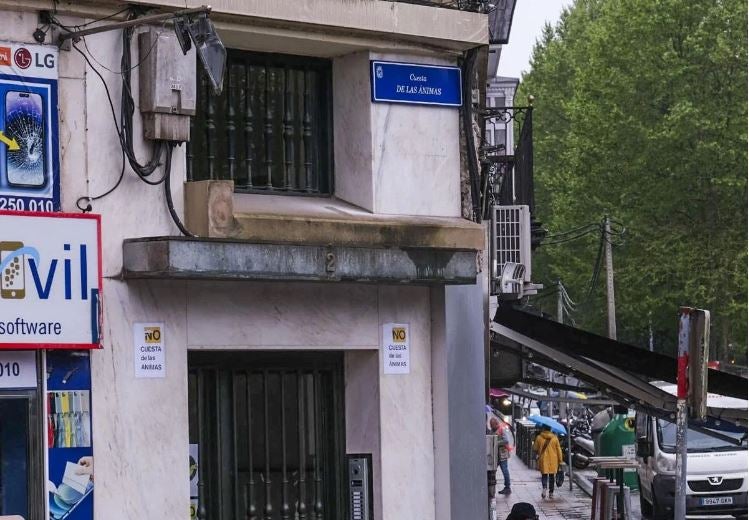Imagen principal - Las placas que sustituirán a las calles franquistas llegarán el 19 de mayo