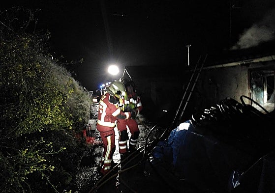 Un incendio calcina una vivienda en Gibaja