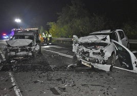 Así han quedado los dos coches tras el impacto.