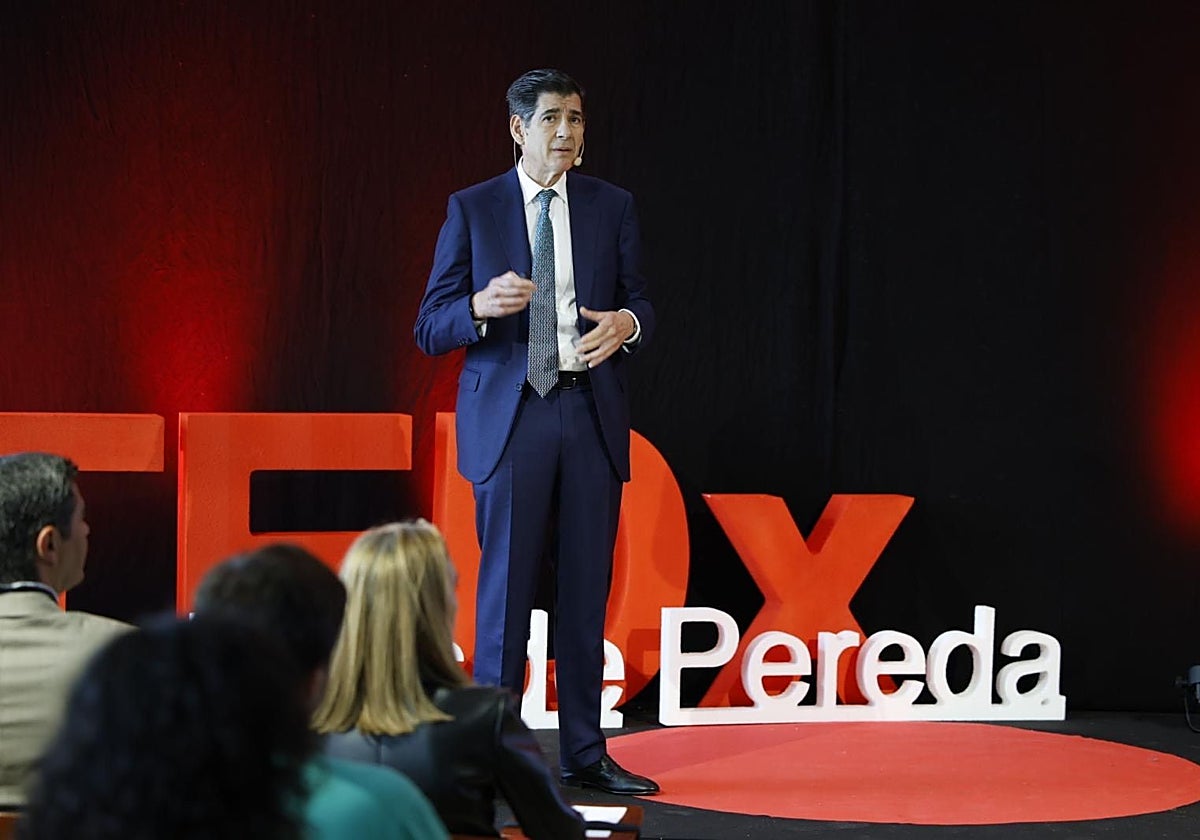 Francisco del Piñal durante su ponencia 'Cómo eliminar una enfermedad de los libros de medicina'.