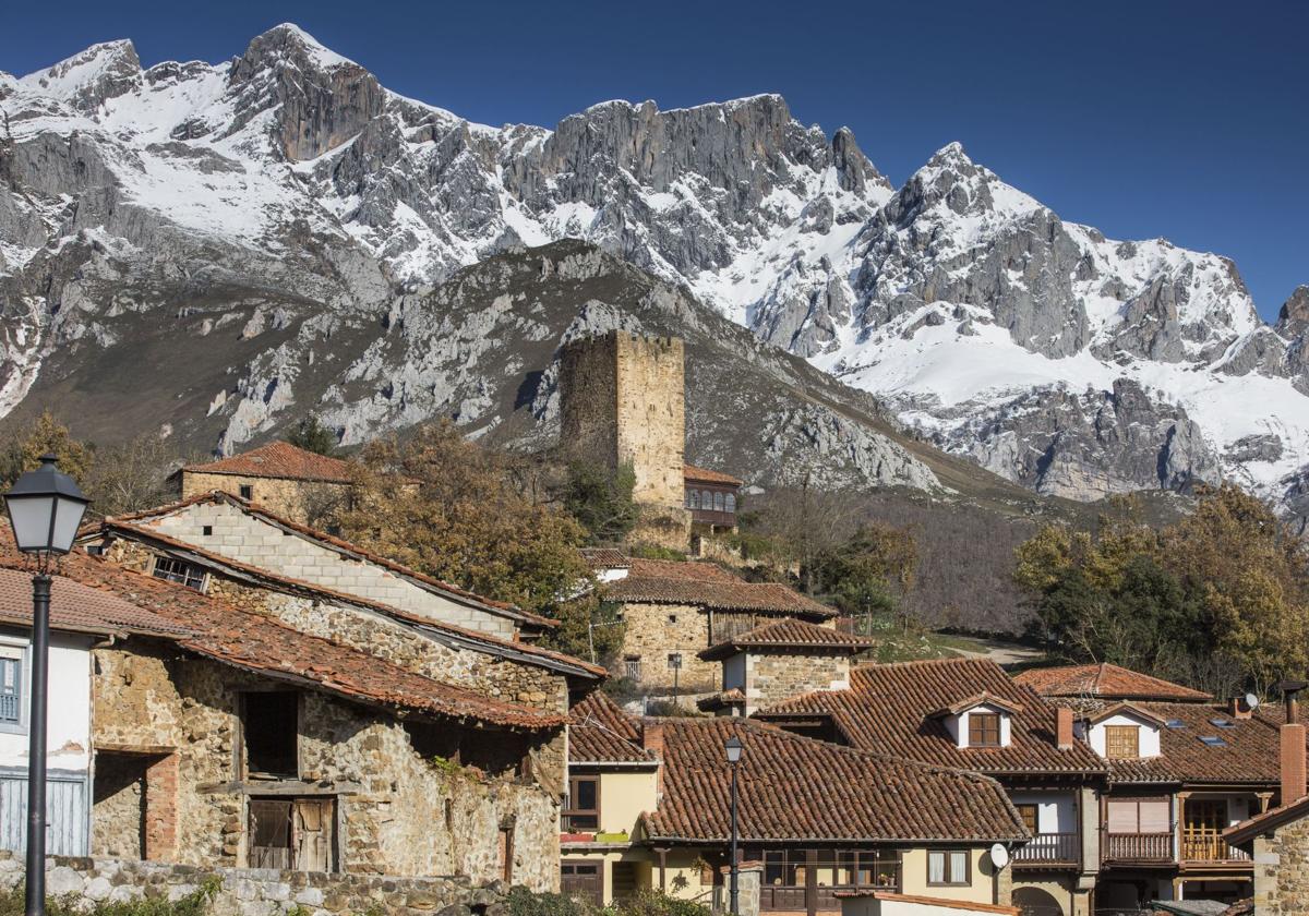 La torre medieval de Mogrovejo, en venta por 2,3 millones de euros