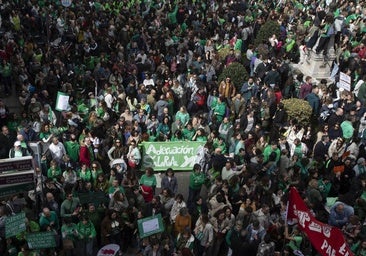 Más de 5.000 docentes participaron en la manifestación de abril.