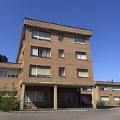 Uno de los doce edificios que forman el complejo del antiguo psiquiátrico de Parayas.