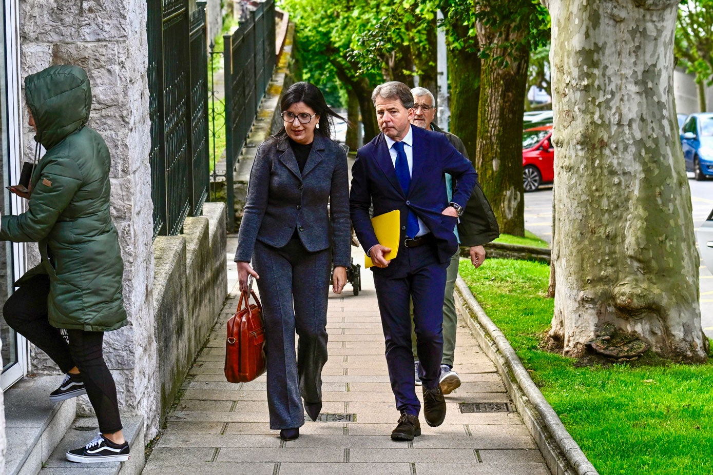 Llegada al complejo judicial de Las Salesas de la abogada del rey emérito, Guadalupe Sánchez Baena, y el procurador, Jesús Martínez Rodríguez..