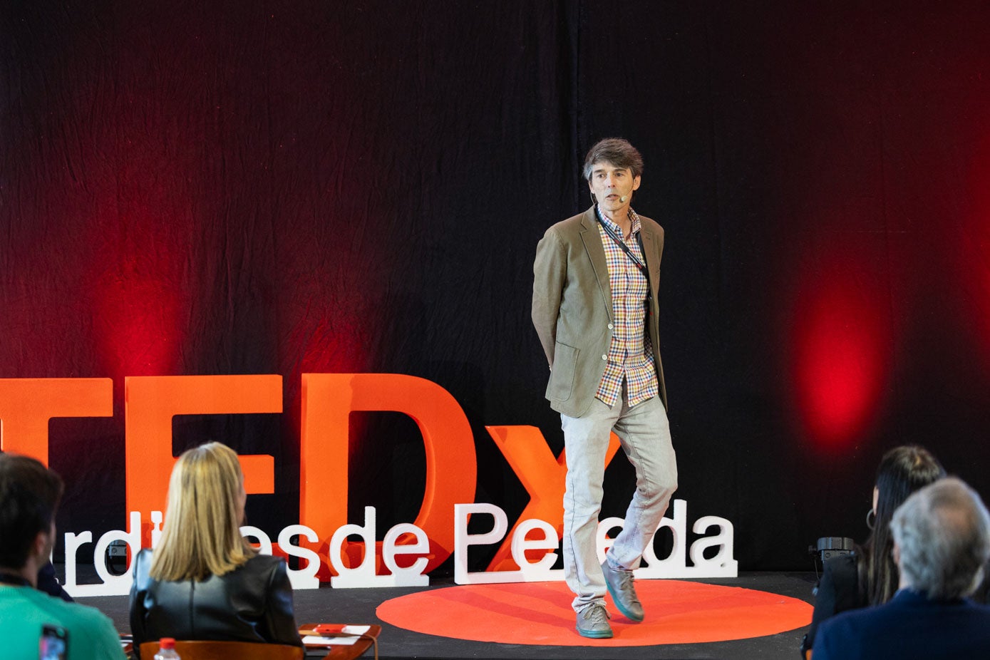 Francisco Matorras, investigador del Instituto de Física de Cantabria, ha compartido reflexiones de su campo en las charlas TEDx.