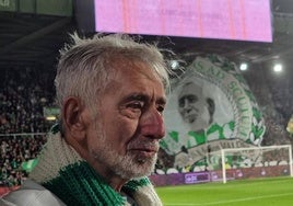 Mauricio Gómez,con 87 años, doce horas en autobús hasta Almería