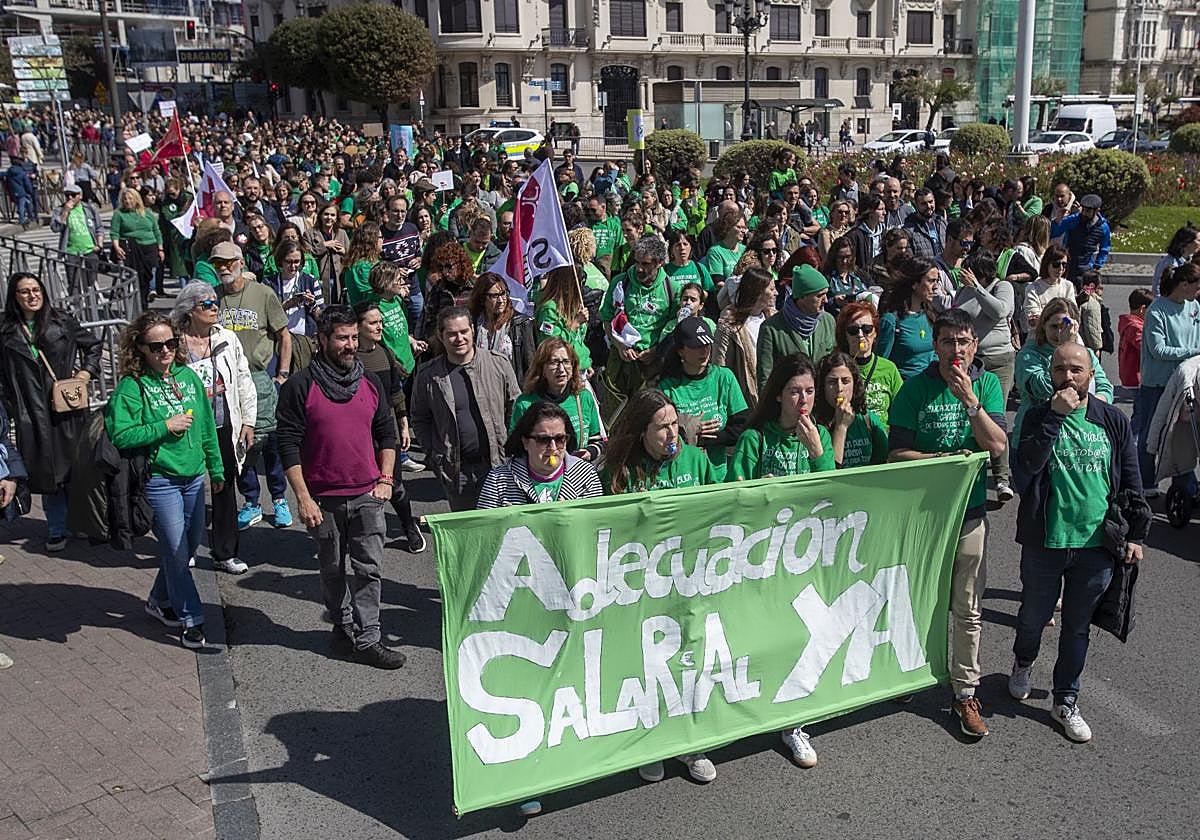 Docentes se manifestaron en Santander pidiendo su adecuación salarial.