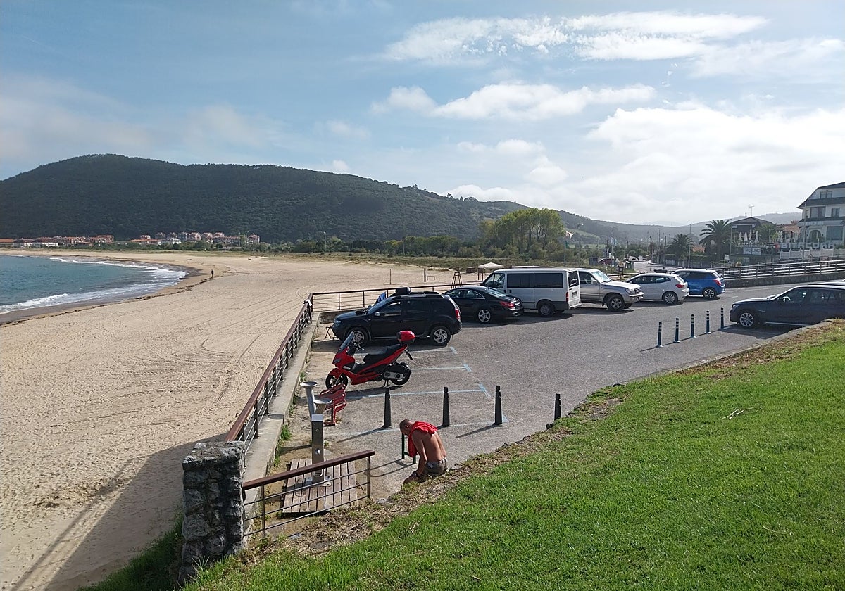 Parcela en la que se quiere construir el mirador con una vista privilegiada de la playa Trengandín.